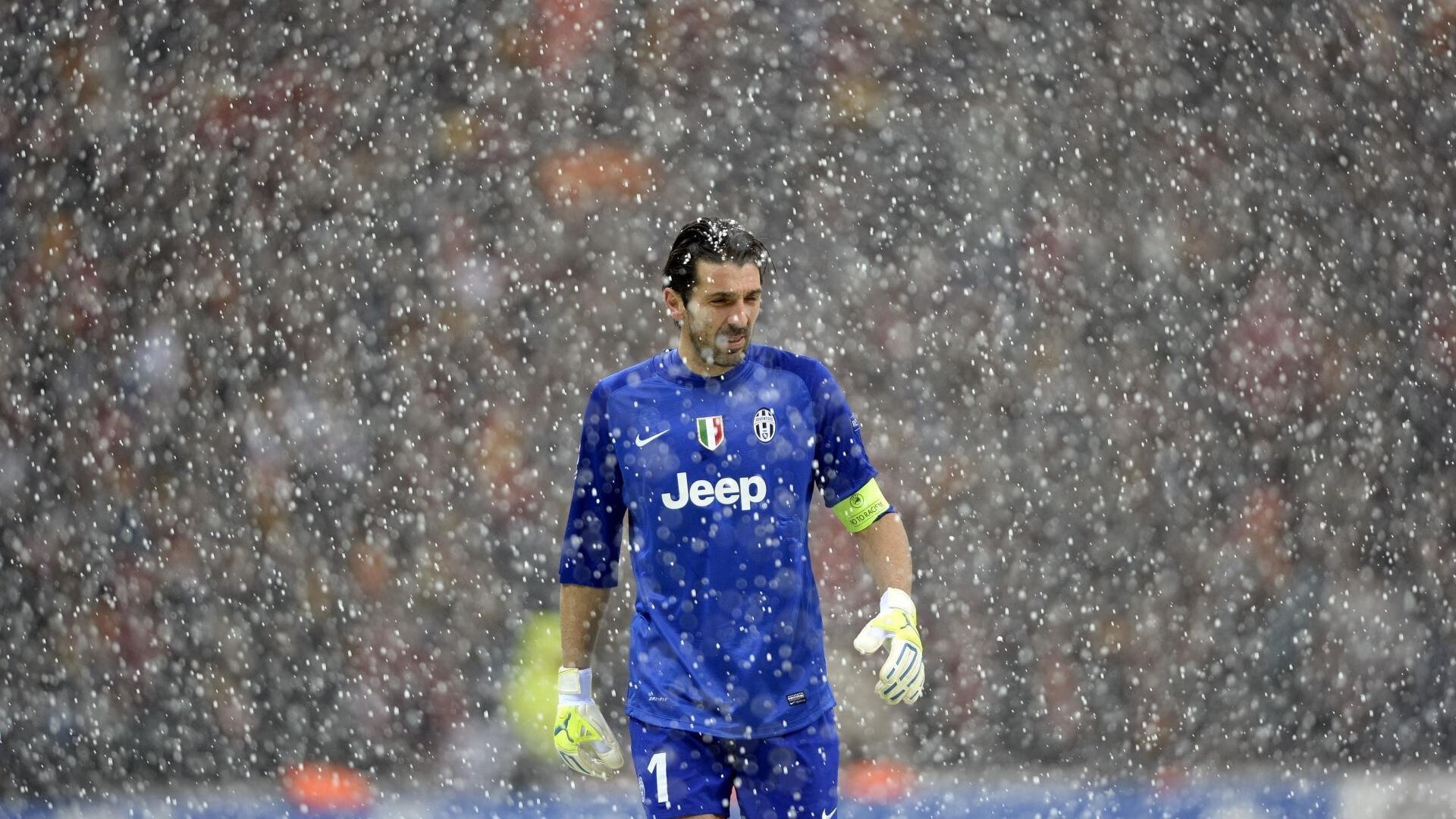 库里主宰年度焦点战，爵士窒息式防守难阻勇士核心接管比赛