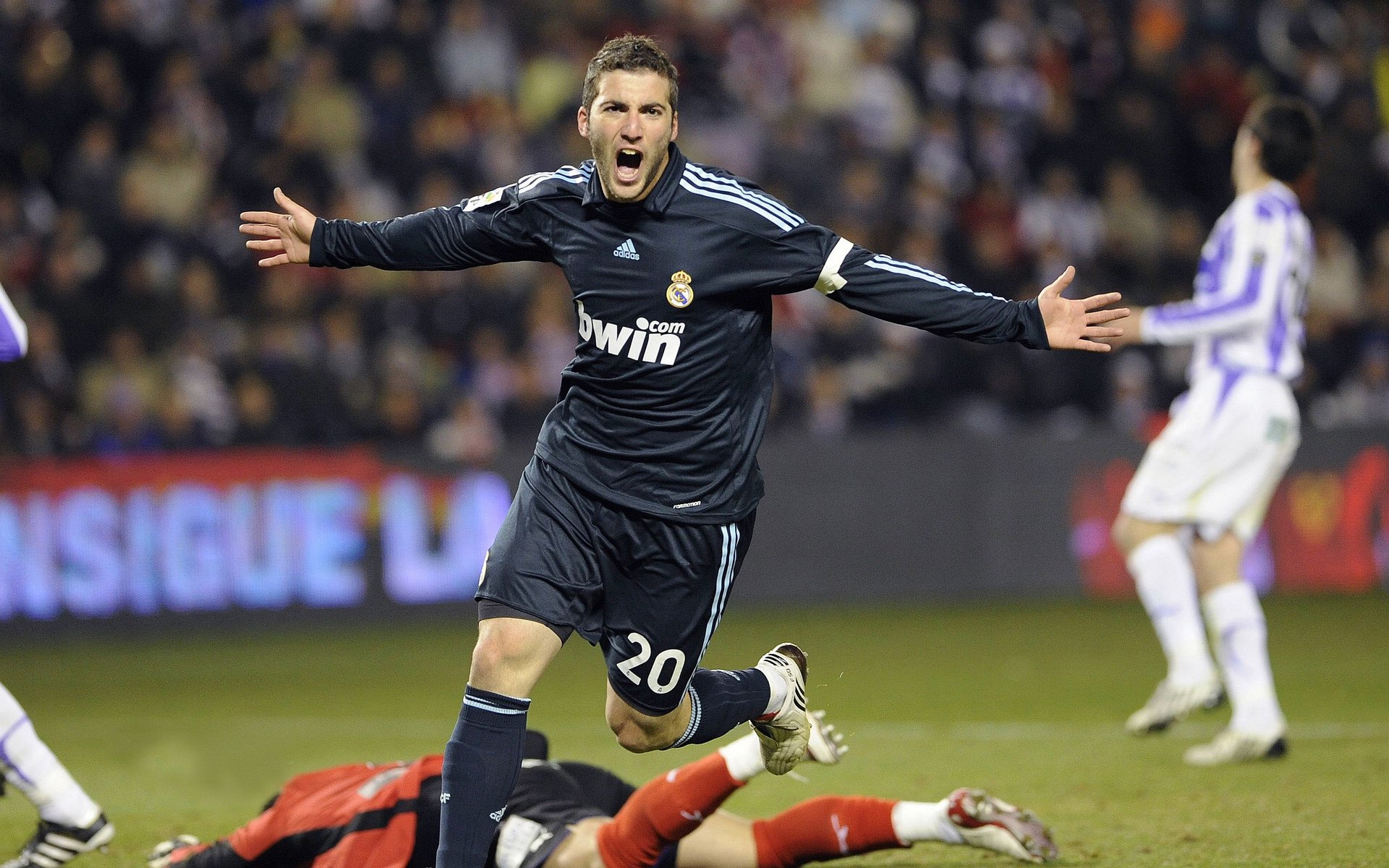 福登的防守艺术与巴西式末节风暴,当个人坚韧点燃团队胜利