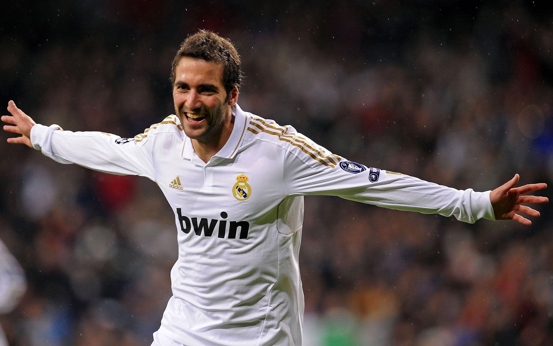 皇马踏平墨西哥，萨拉赫意外成为关键先生，一场跨越时空的足球叙事